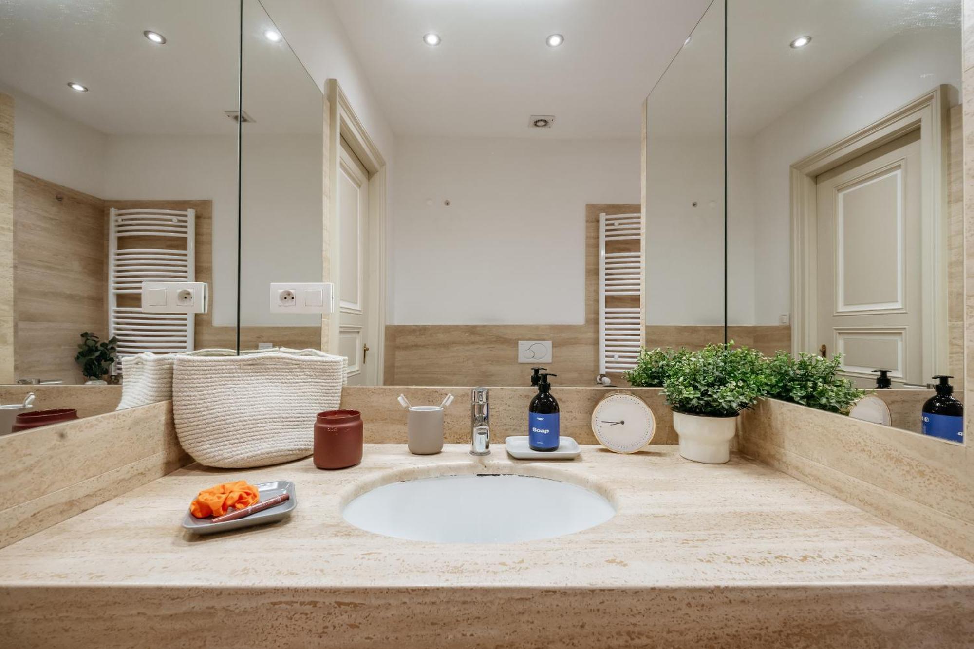 Daire Days - 1min Old Town Square - 1bdr - Parizska Street *