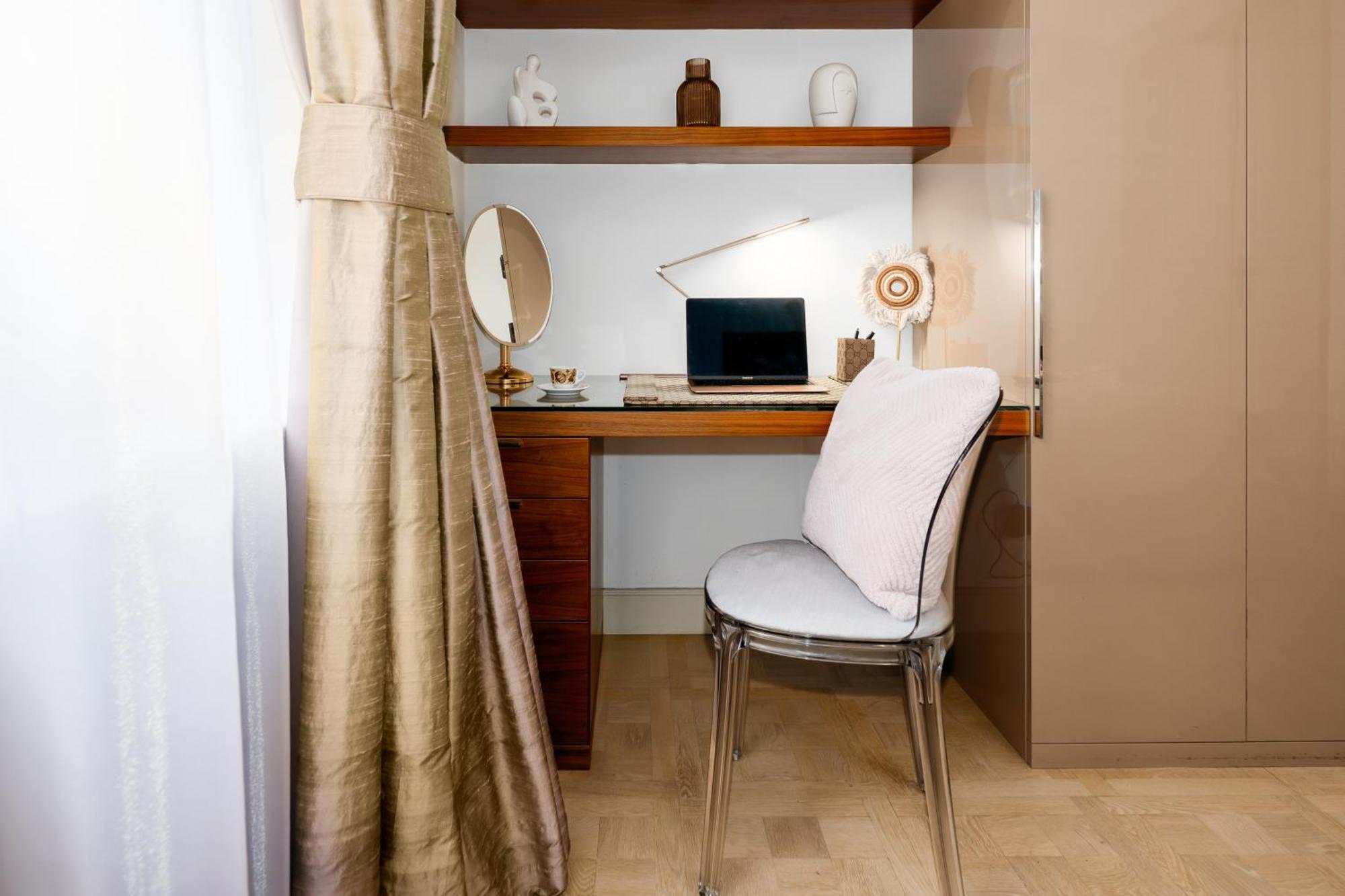 Days - 1min Old Town Square - 1bdr - Parizska Street Daire Prag