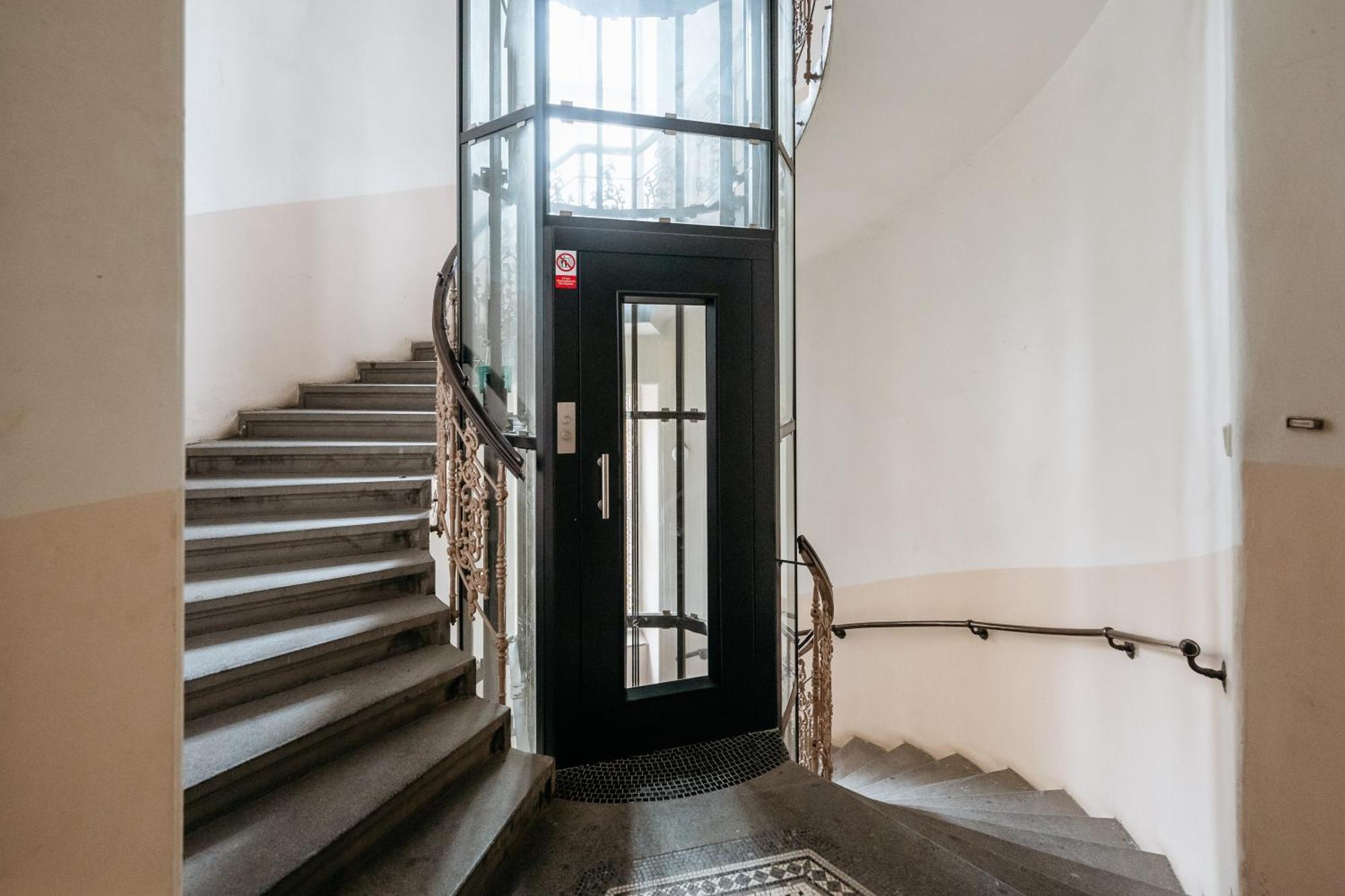 Days - 1min Old Town Square - 1bdr - Parizska Street Prag