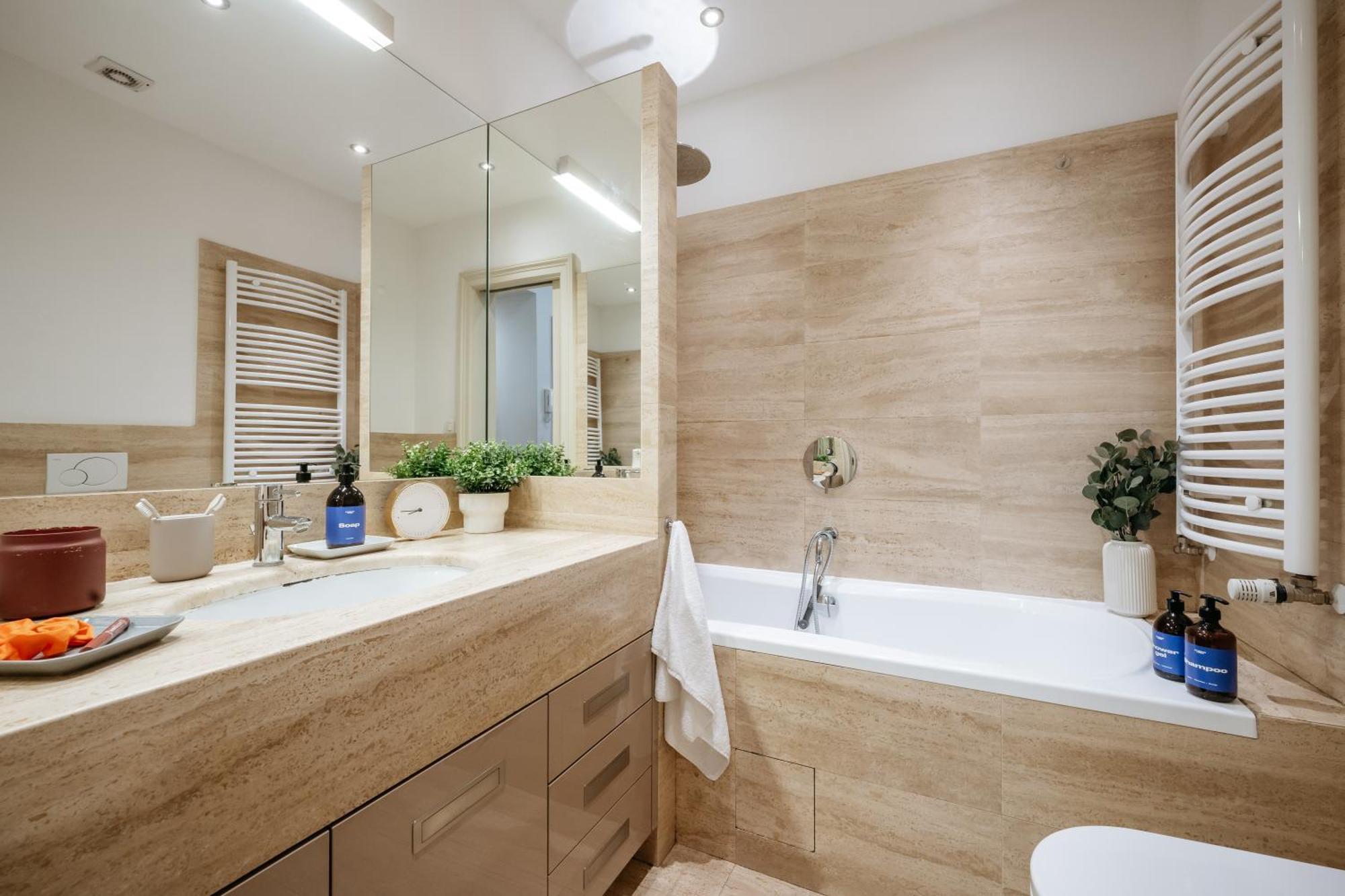Days - 1min Old Town Square - 1bdr - Parizska Street Daire Prag